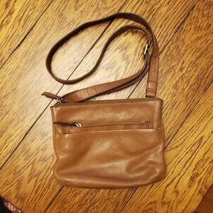 FOSSIL Leather shoulder purse, Brown, zip pockets & close. Adjustable strap.